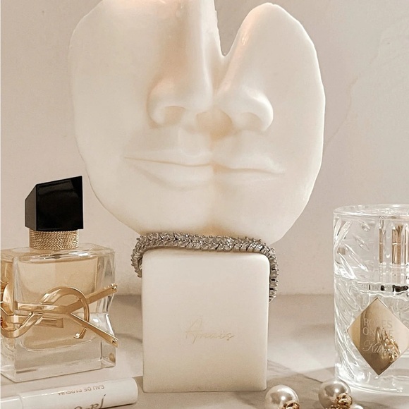 ANAÏS CANDLE Elegant Face Sculpture Decor ‘ME & U’ CANDLE - Picture 1 of 3